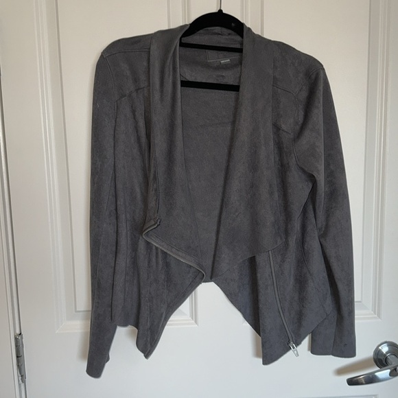Adorable like new super soft lightweight gray jacket by blank NYC size medium - Picture 1 of 4